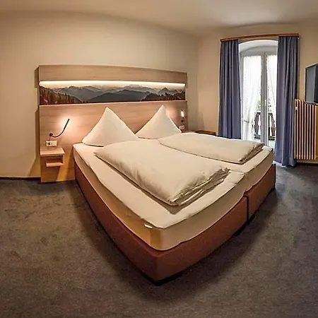 Hirschen 3*